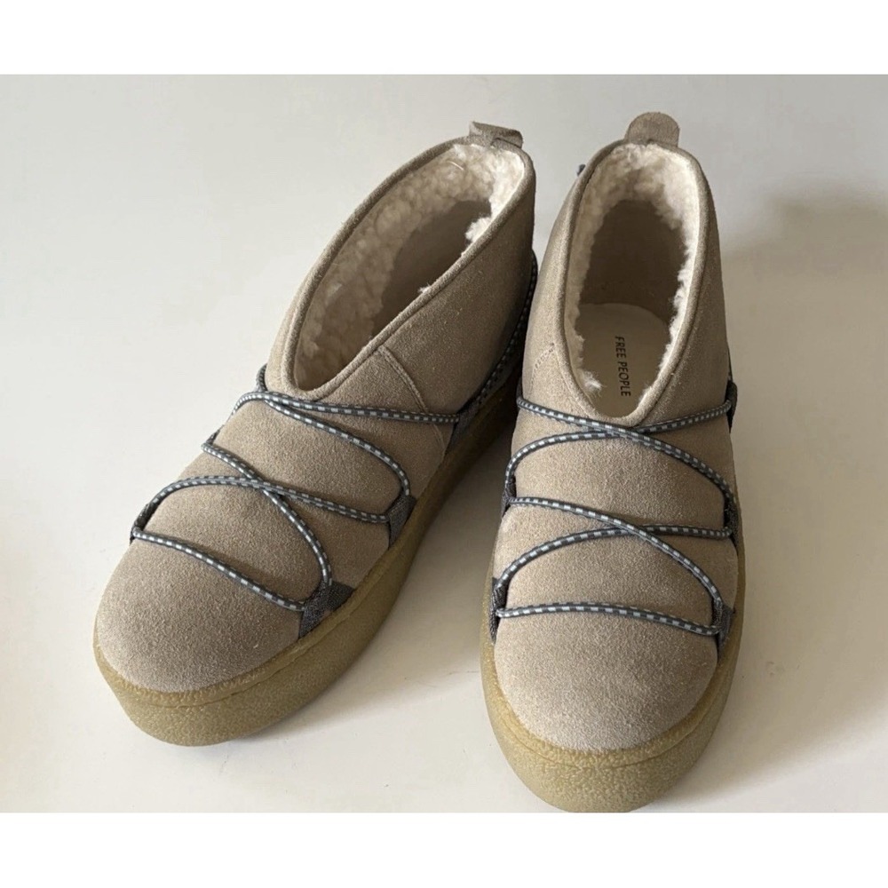 NWT Free People Women's Snowdrop Micro Genuine Shearling Ankle Boot Size 8 Beige - Picture 3 of 3